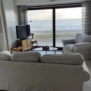 Met Zeezicht En Zicht Op Casino , Middelkerke Belgique